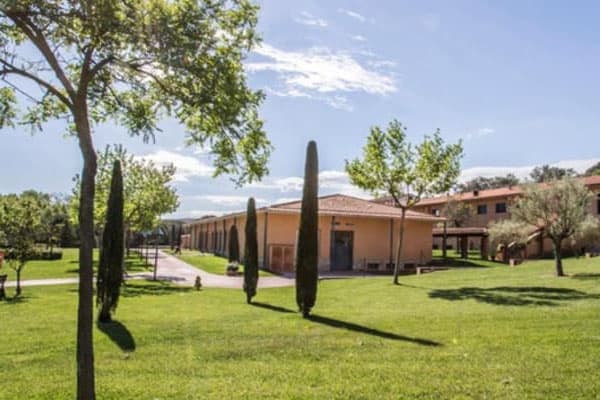 Shaking Retreat in Casa Santa Elena, Solius