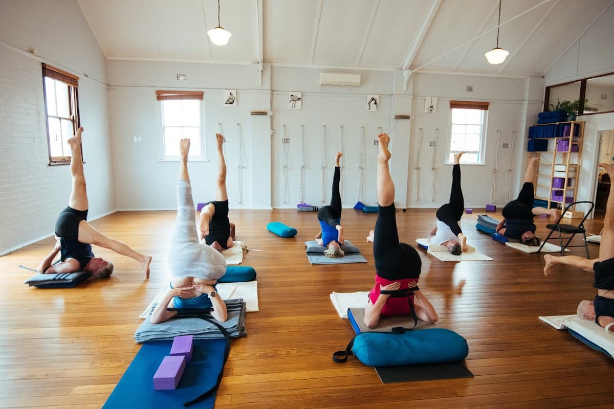 Hamilton Yoga - Iyengar Yoga School