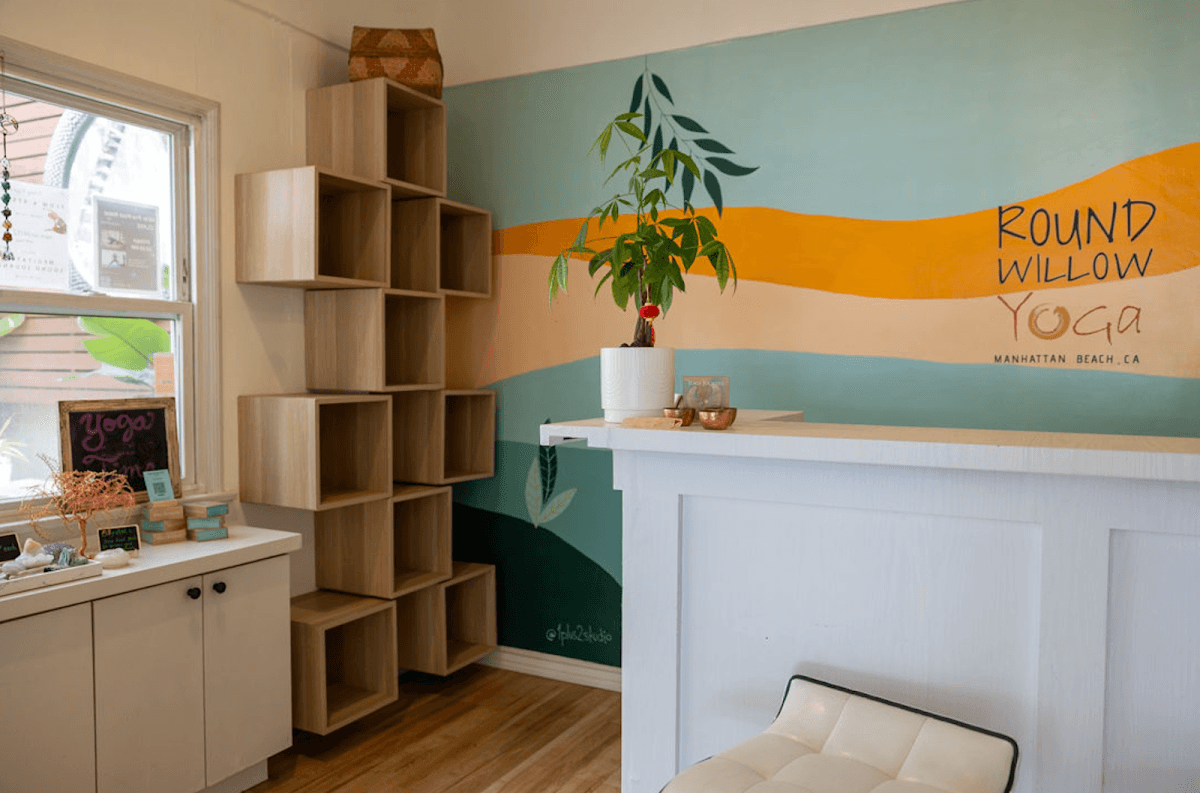 Round Willow Yoga logo