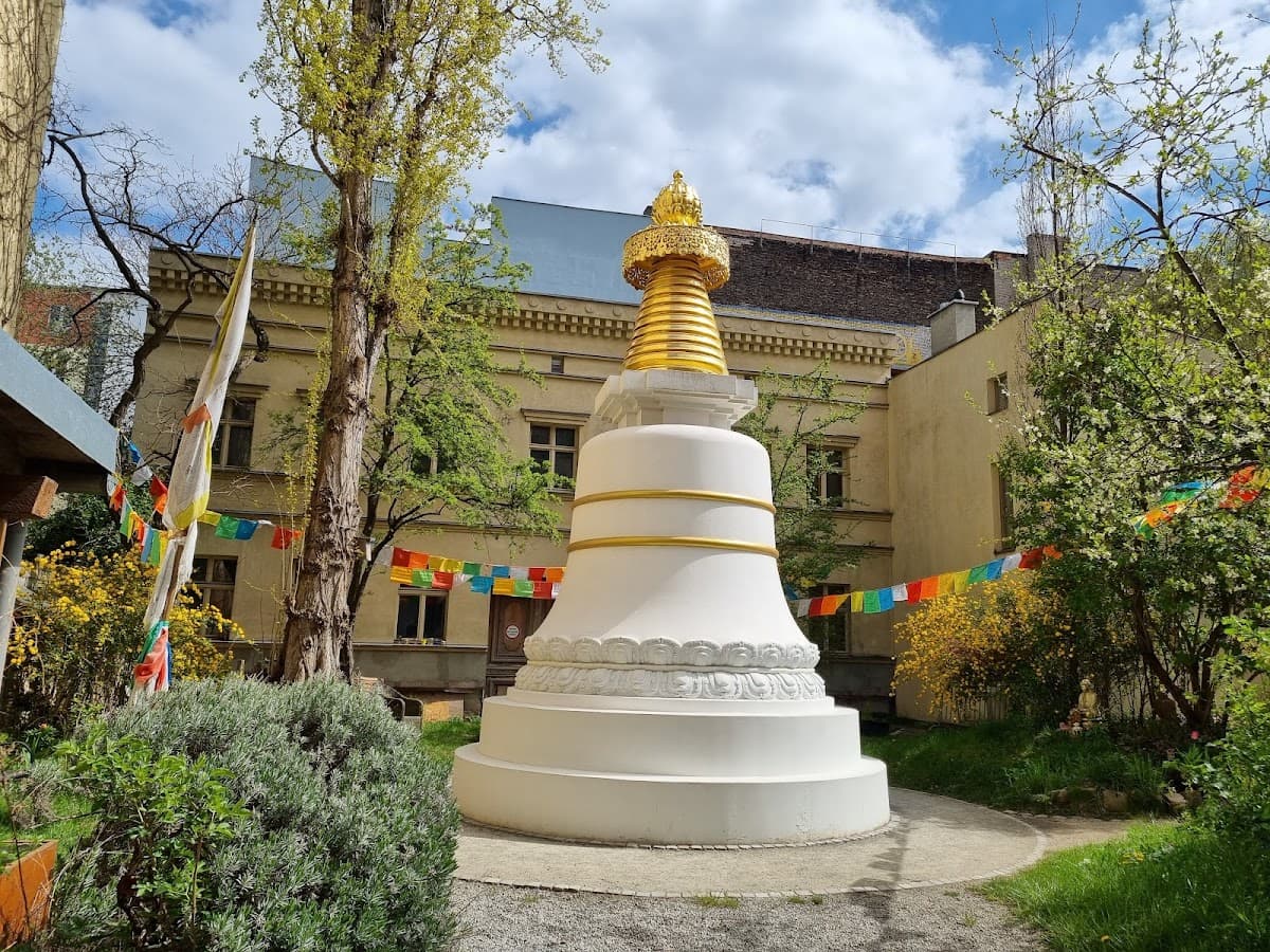 Bodhicharya Berlin – Buddhistisches Zentrum logo