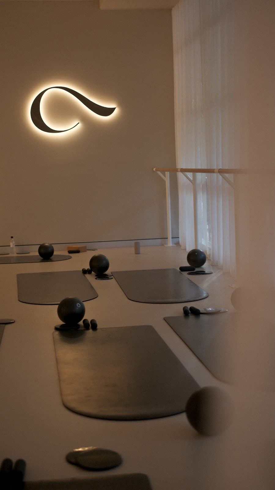 Living Barre And Yoga logo