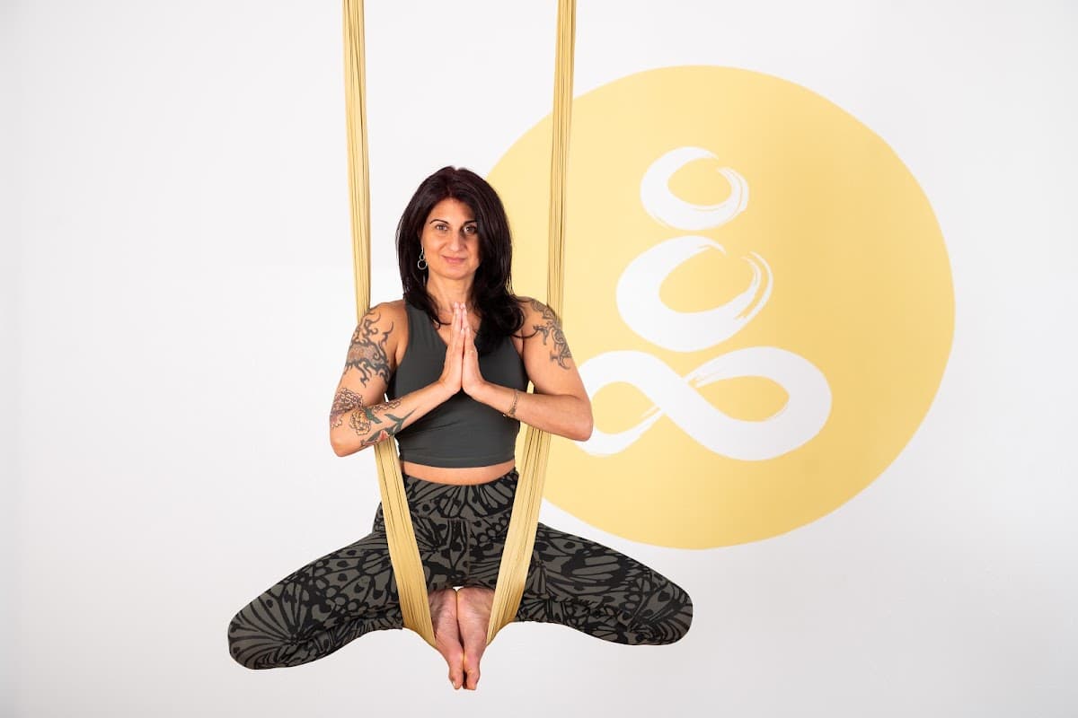 SOULYOGA Berlin ~ YOGA & AERIAL STUDIO logo