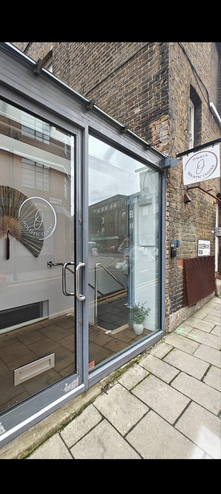 Omnia Holistic Centre logo