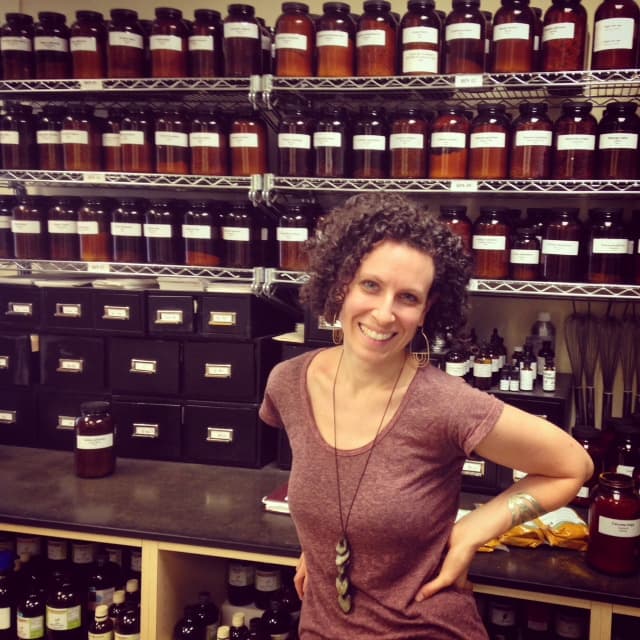 Red Moon Wellness logo