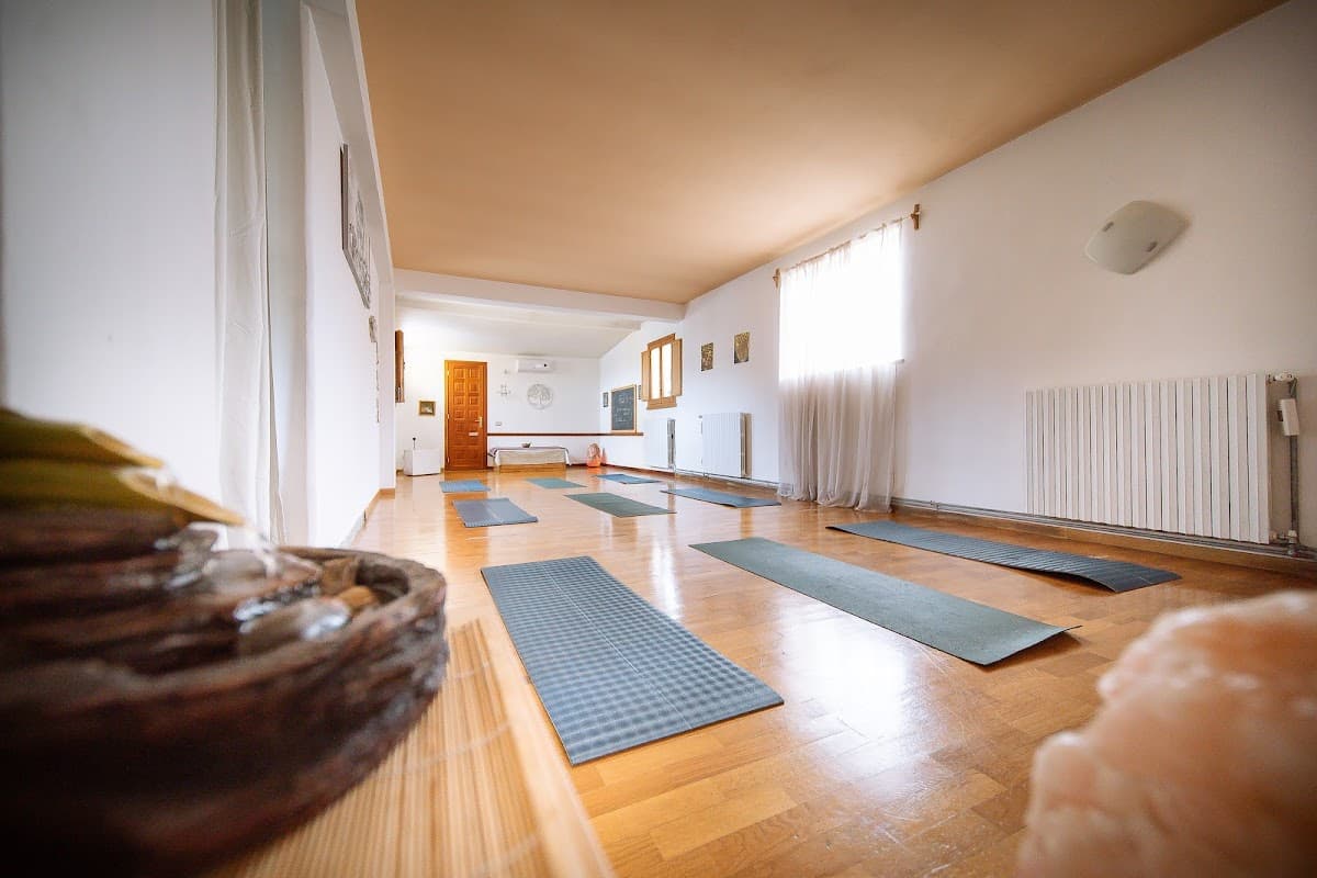 Sole A Mezzanotte - Centro e Scuola di Formazione Yoga