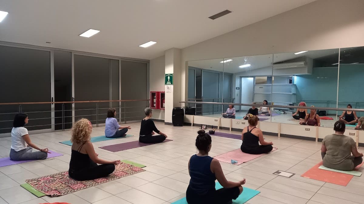 Nilakantha Yoga & Barre