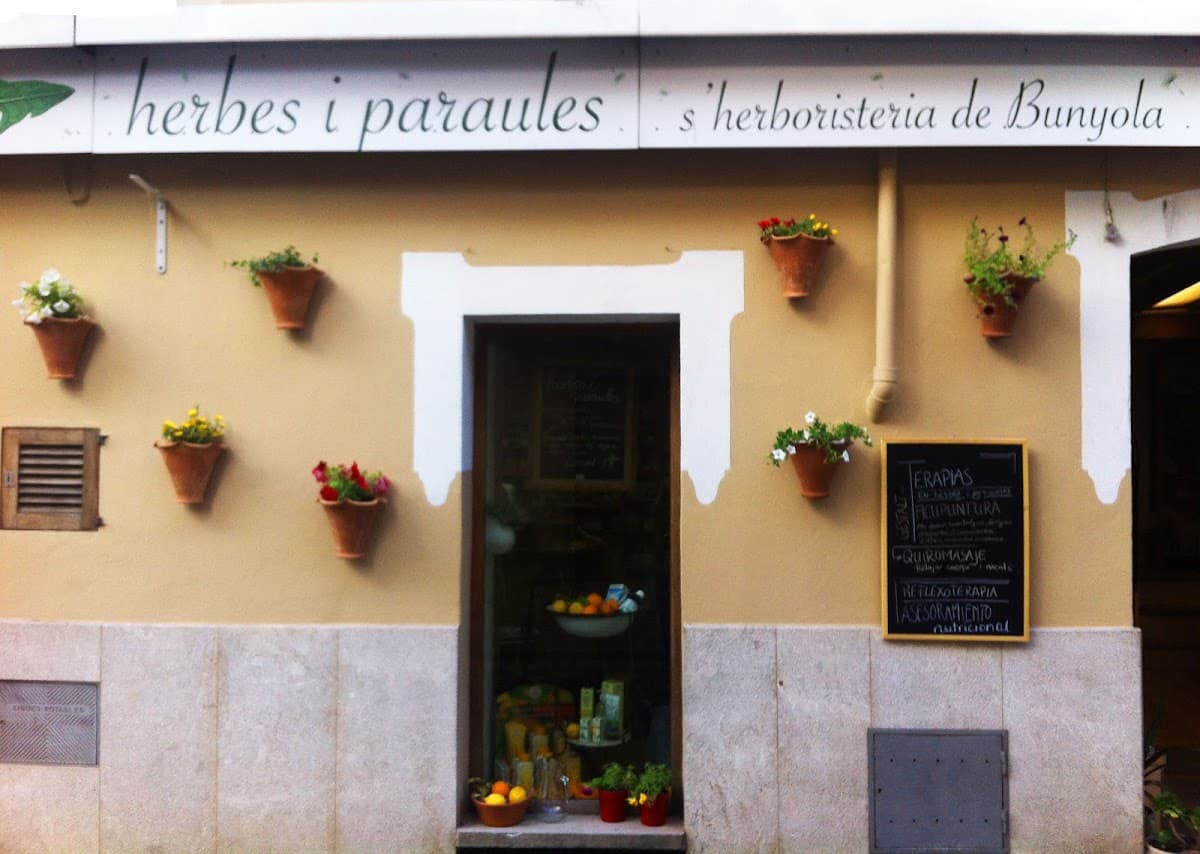 Herbes i paraules by Pureamoryoga logo