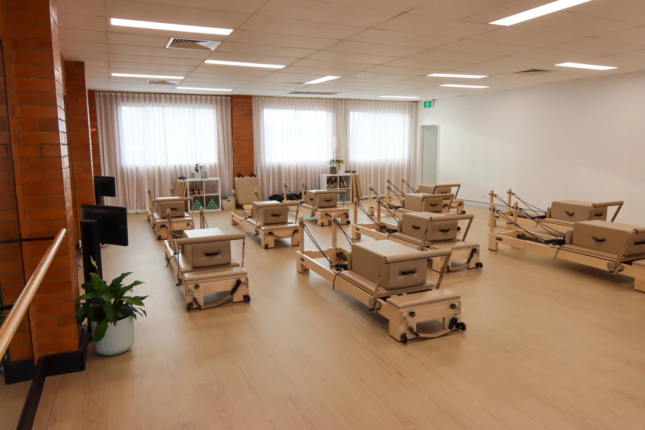 Stretch Pilates & Barre logo