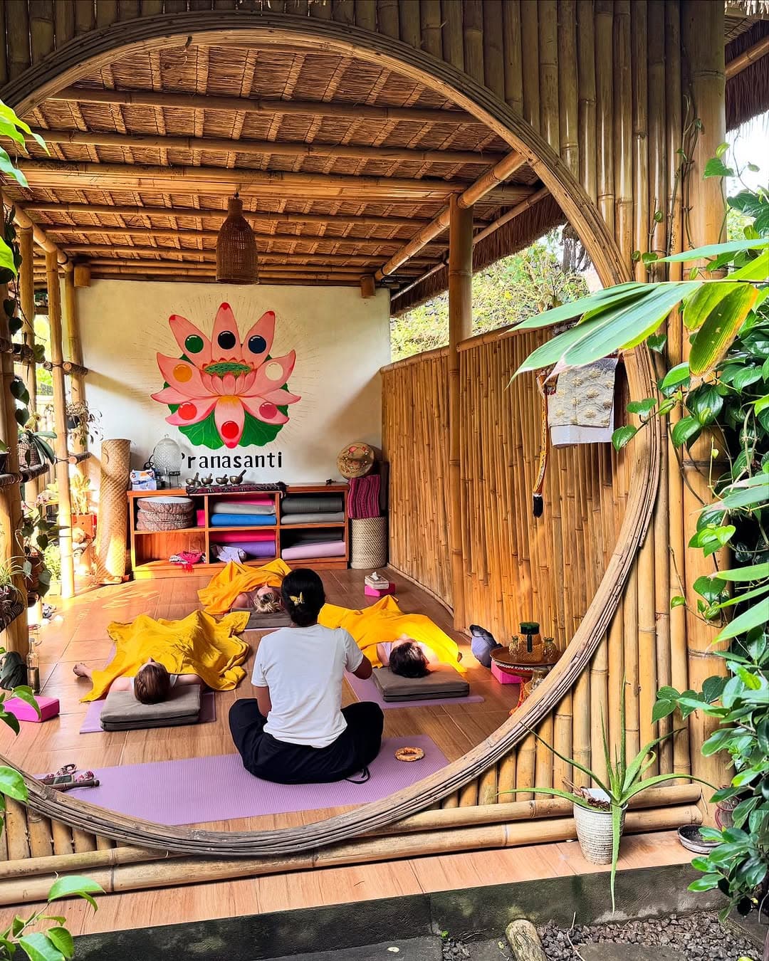 Pranasanti Yoga logo