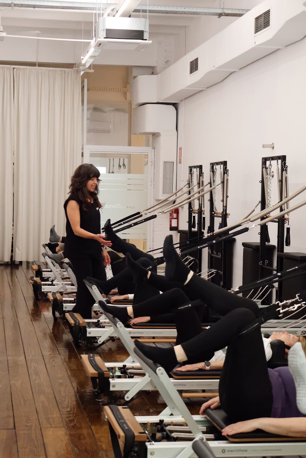dona 10 Centre de Pilates i Ioga Barcelona - Sagrada Família