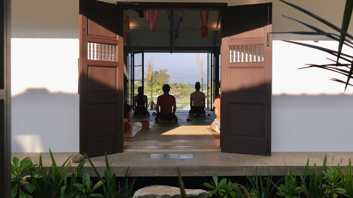 OM ĐÂY Yoga Hoi An