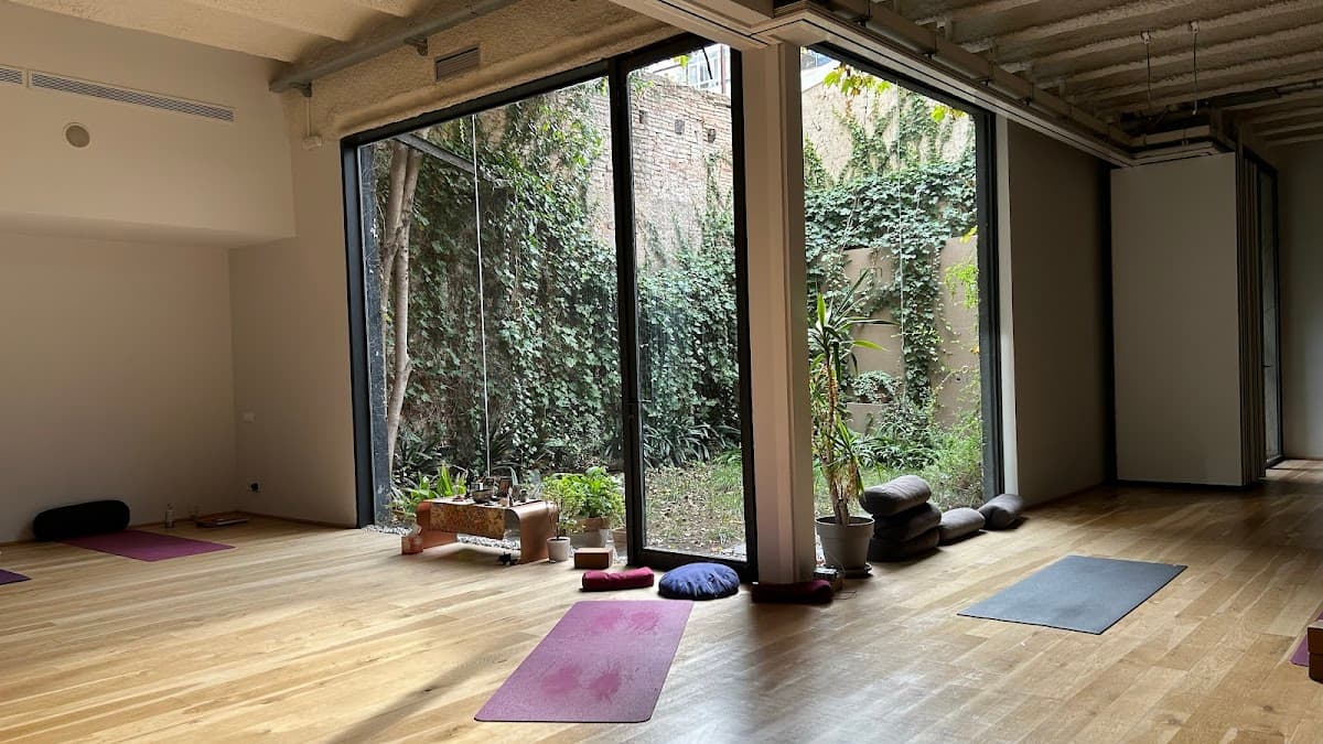 Yogaia - Classes i Formació de professors de ioga a Barcelona